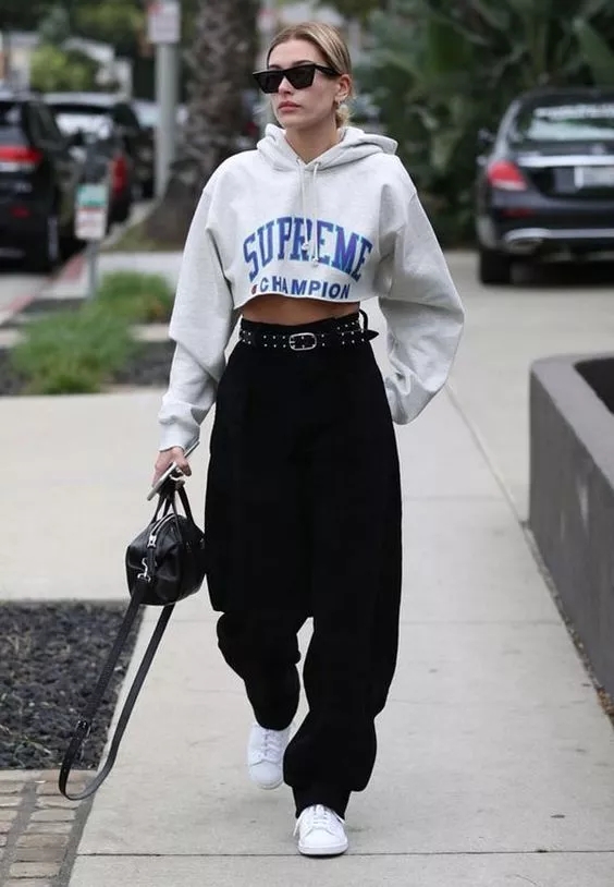 适合搭配牛仔裤的卫衣推荐,连帽卫衣搭配牛仔裤系列