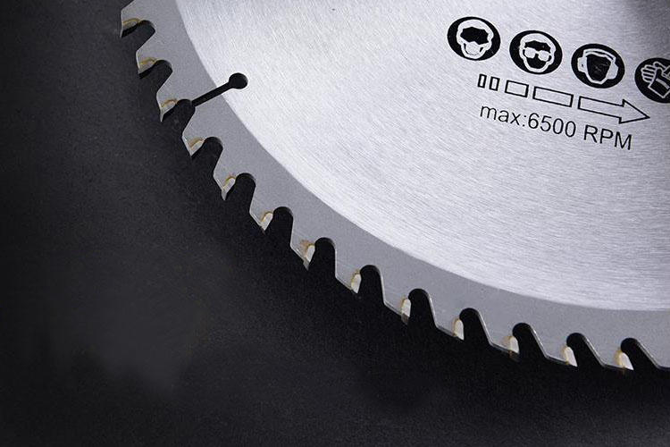 “锯”绝伐木累！其实只要四步就能挑选出来一把完美的电圆锯