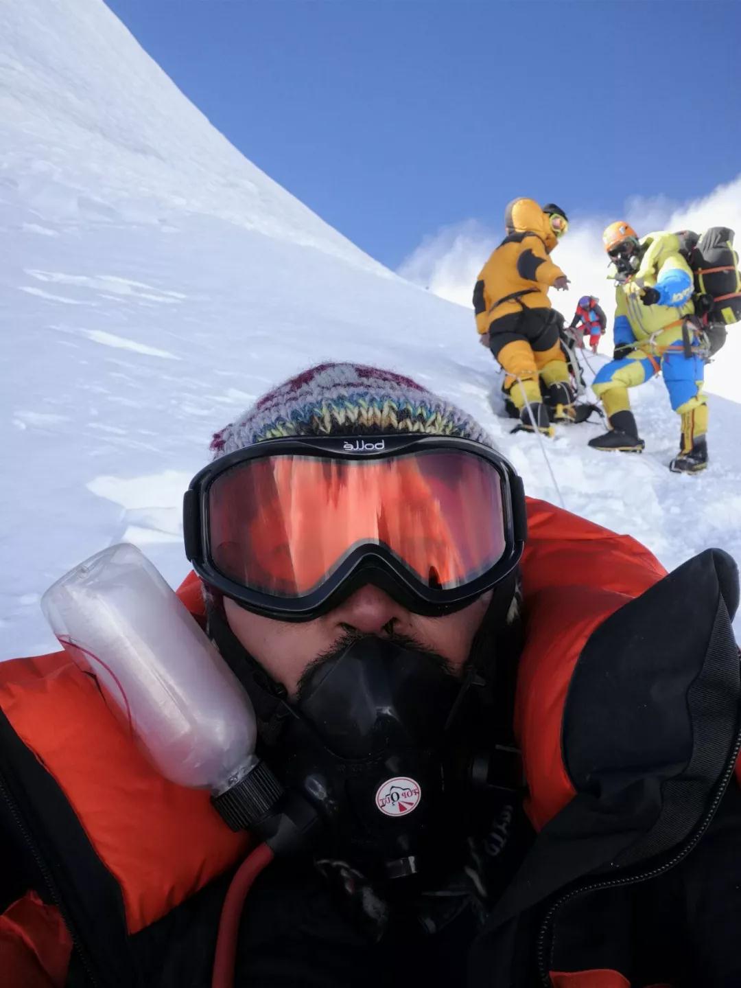 马纳斯鲁纪录片,马纳斯鲁日照金山