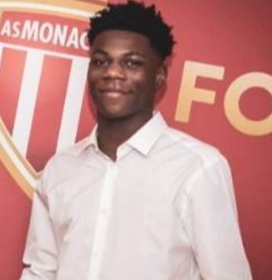 足坛u20新星排名前十名,世界足球前10名u23球选