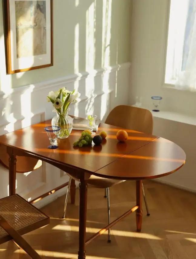 实木餐桌怎么买便宜又好用,实木餐桌的优点和缺点