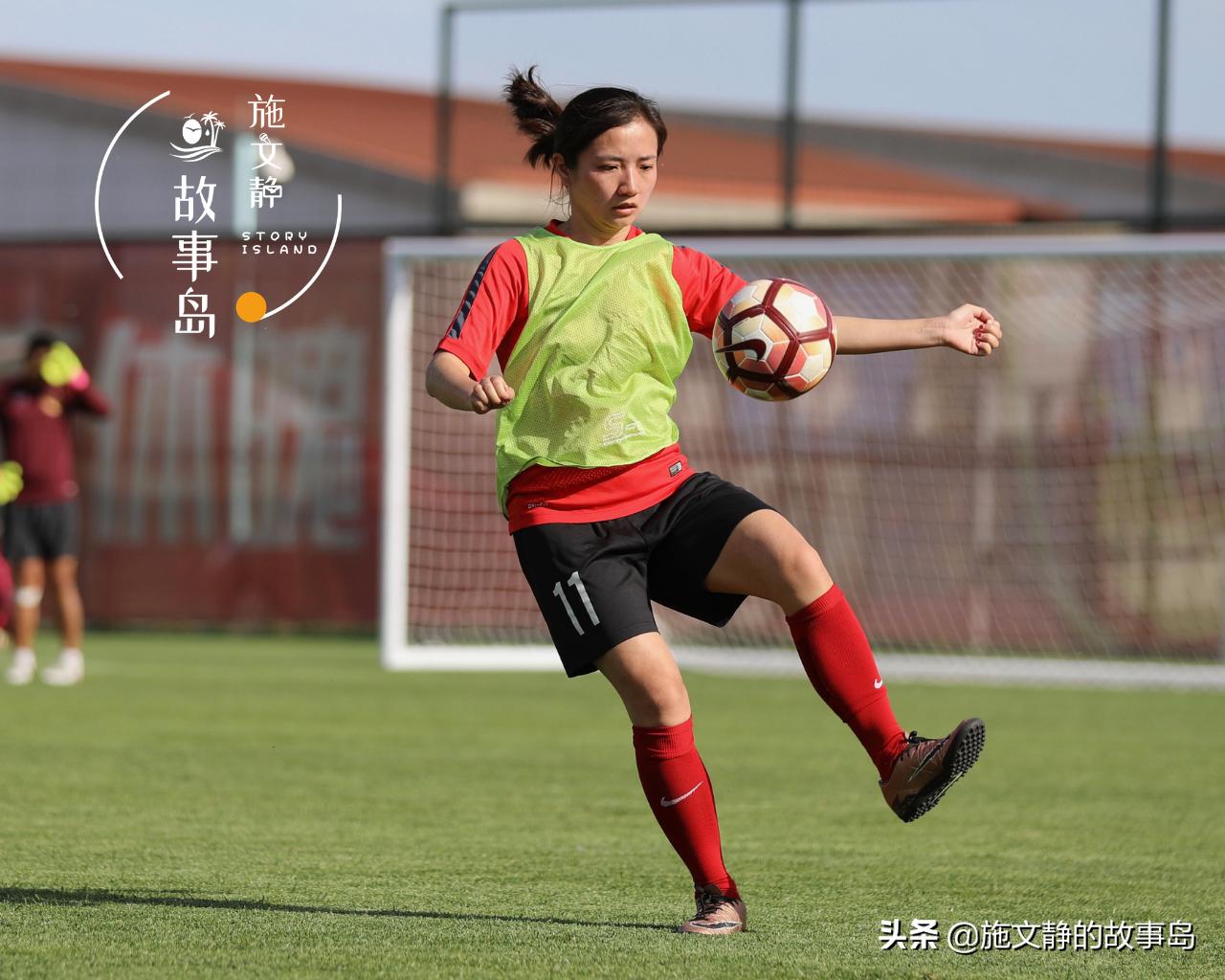 这个女生追着梦跑了二十年，终于把自己踢进了足球之梦