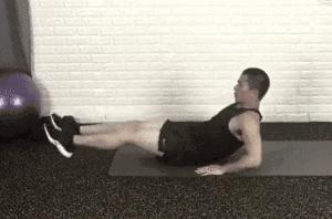 身高190的澳洲帅哥，因出演雷神而成名，年近40仍有健壮肌肉