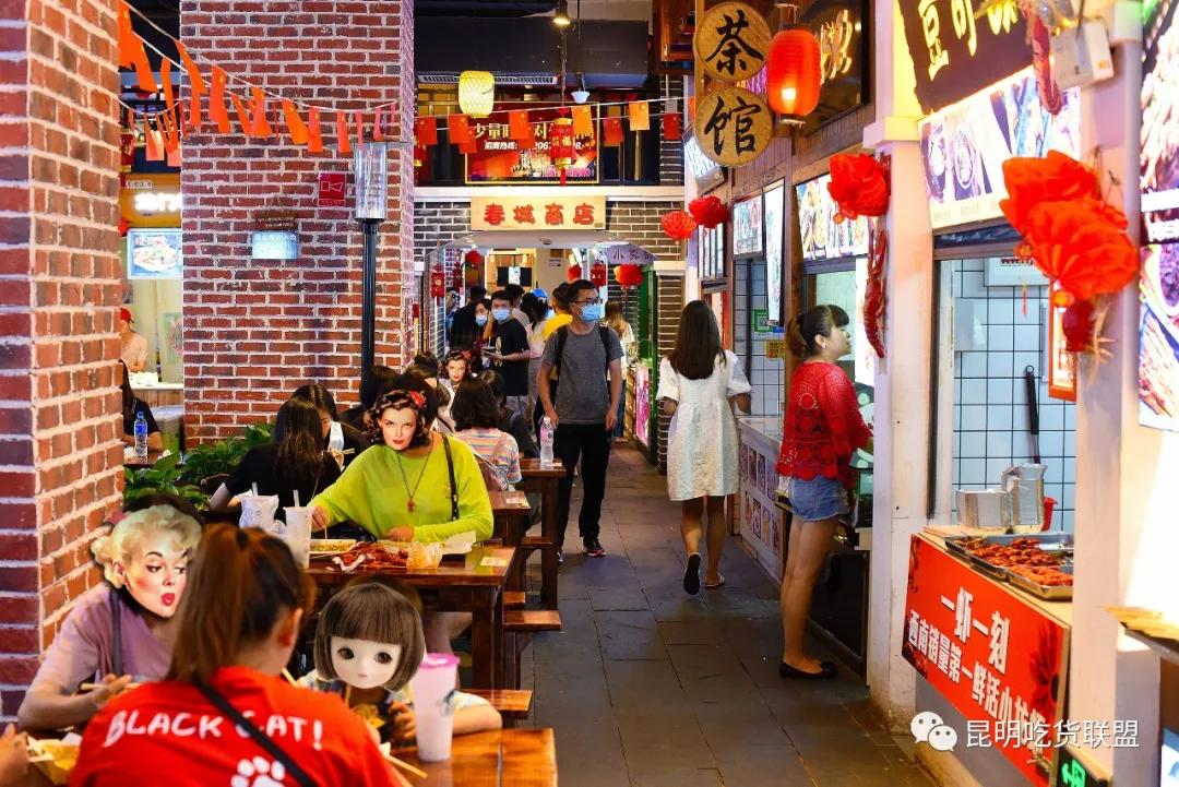 昆明的网红小吃街在哪里,昆明网红小吃城千千烧花甲粉