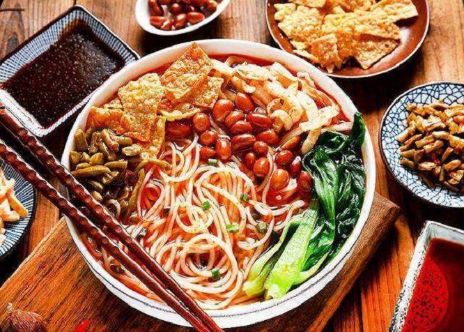 一碗好吃酸爽的螺蛳粉深夜必备,吃到一碗满满幸福味的螺蛳粉