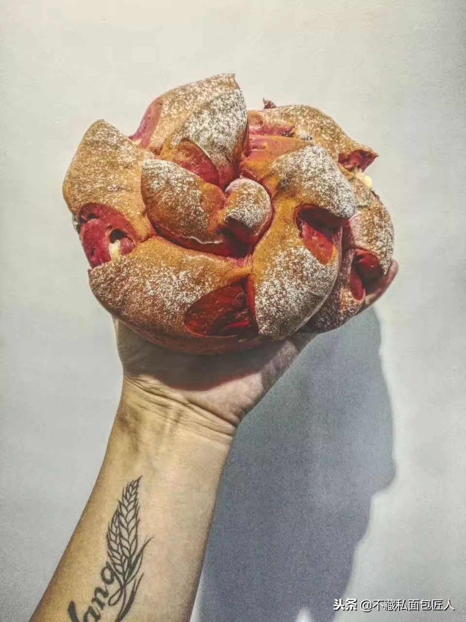 这位面包师“不务正业”,却做得一手好面包