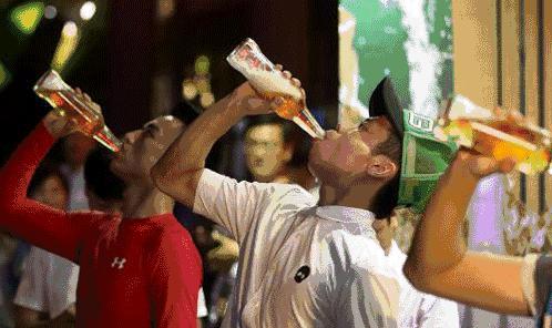 干杯！你离夏日畅爽就差了个啤酒节，快来这里凑凑热闹~