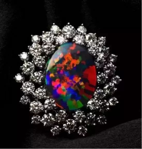 会发光的蛋白石就是欧泊？教你几招鉴别的法子