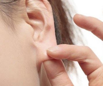 怎样按摩耳朵可以美容养生,耳朵按摩推拿