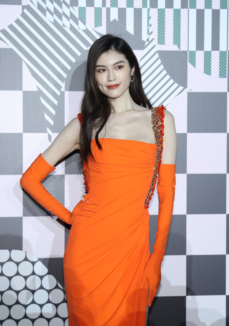 如何让皮肤变得又白又好看,怎样才能让皮肤更白小妙招