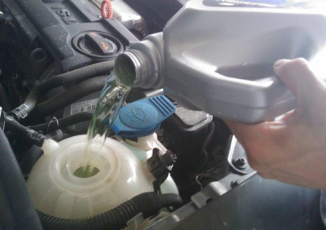 车辆爬坡时水温高是为什么？