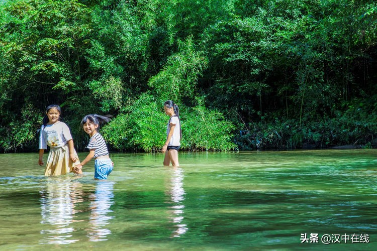 2020汉中水上表演,城固二里泼水