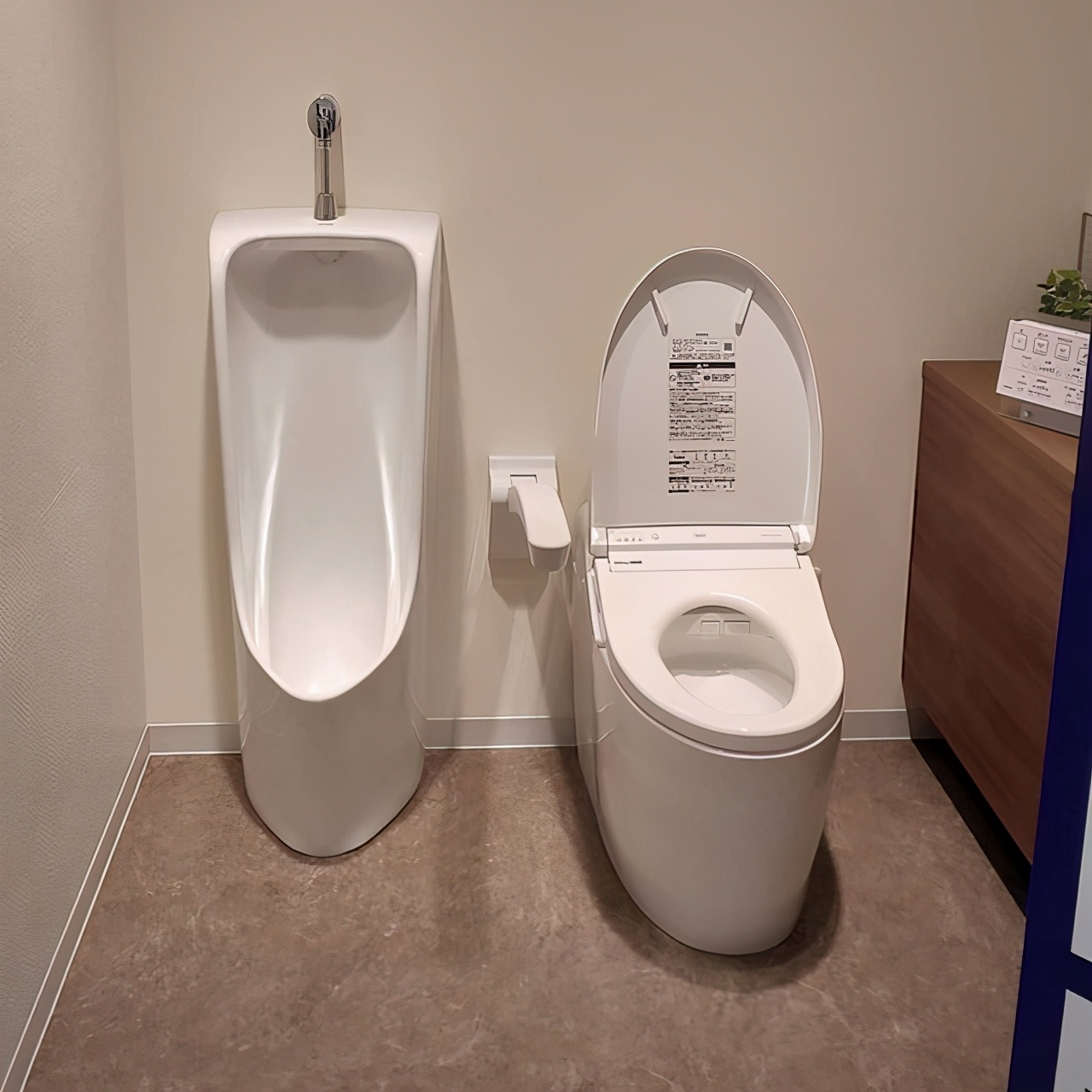 卫生间小装不了毛巾架有什么办法,卫生间用不用装毛巾架