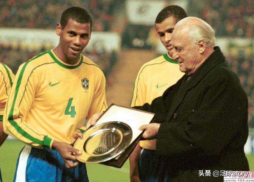 大罗认为的巴西史上最佳阵容,里瓦尔多卡福小罗大罗卡洛斯