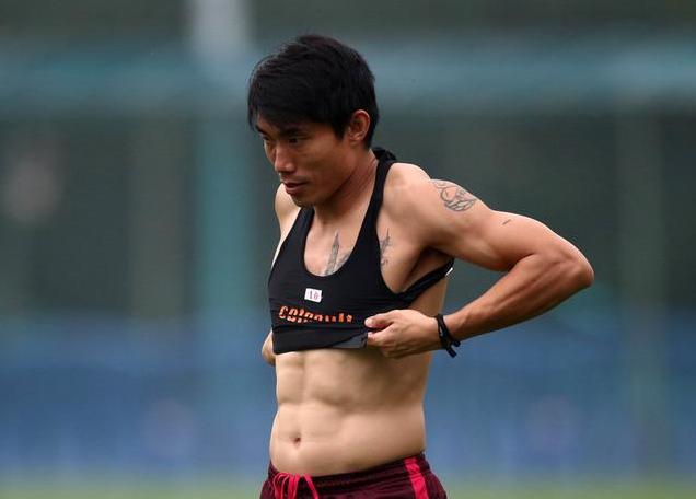 国足最出名的“蛀虫”,戴名表收重礼,他直言:想进国家队就交钱