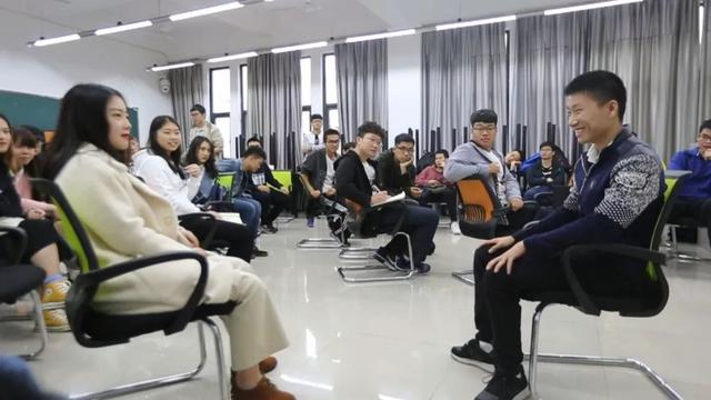交大教授恋爱课,上课谈恋爱