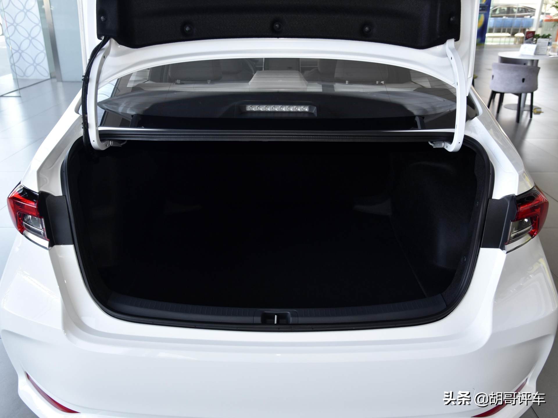 丰田卡罗拉和花冠哪个省油,好车不贵经济实惠丰田卡罗拉