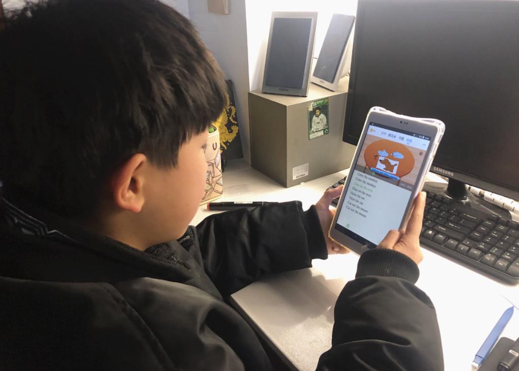 小学生摩斯密码聊天火了,小学生上课敲摩斯密码被老师发现