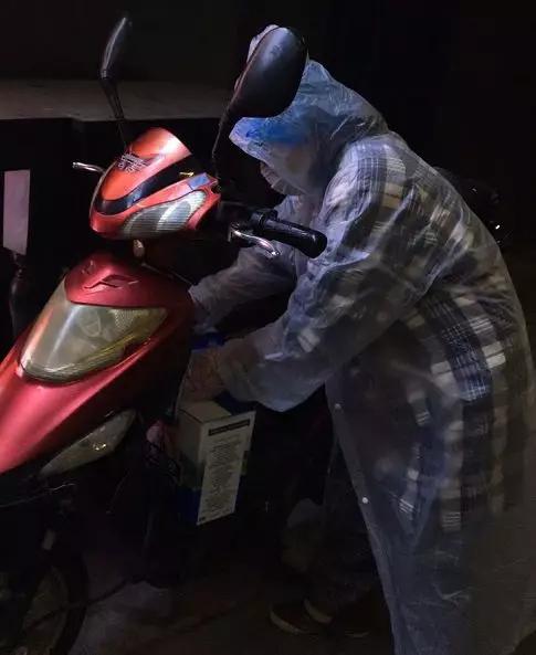 杭州一家小店东西越卖越便宜，甚至免费！老板娘：非典时我亏了150万，但我不后悔现在做的事