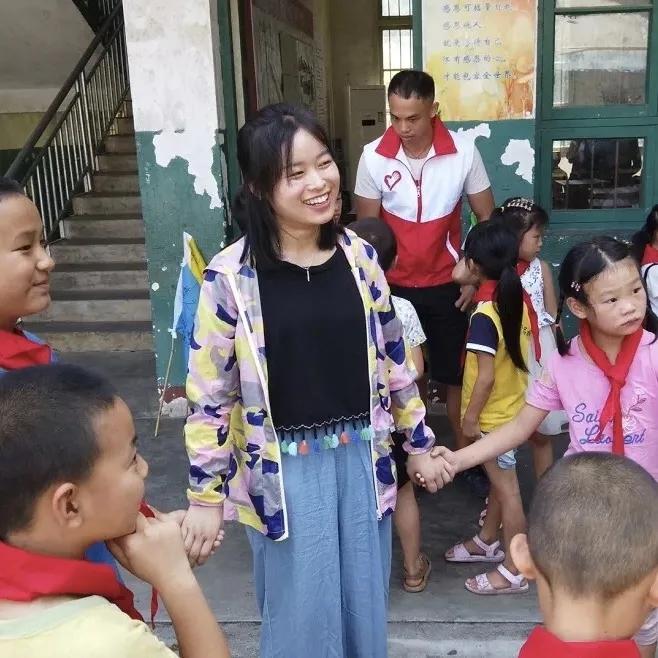 一些乡村教师的事例,乡村教师的故事