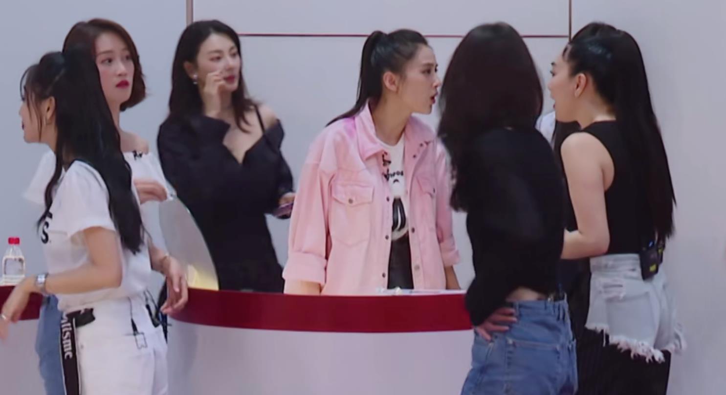 乘风破浪的姐姐杜华受吐槽,乘风破浪的姐姐许飞接受采访