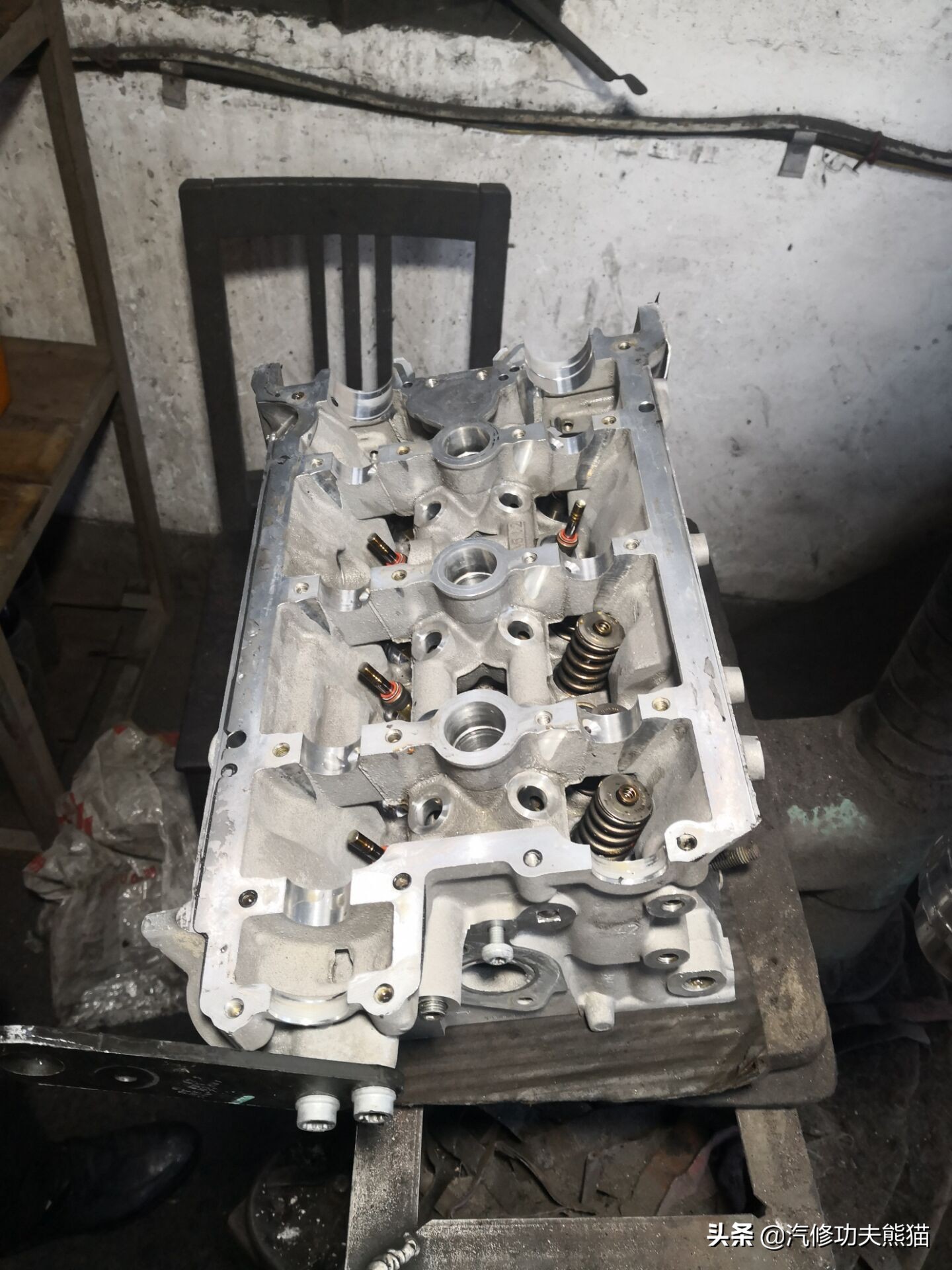 16款奥迪a6l2.5自吸发动机漏油,奥迪a6l2.4免拆烧机油处理靠谱吗