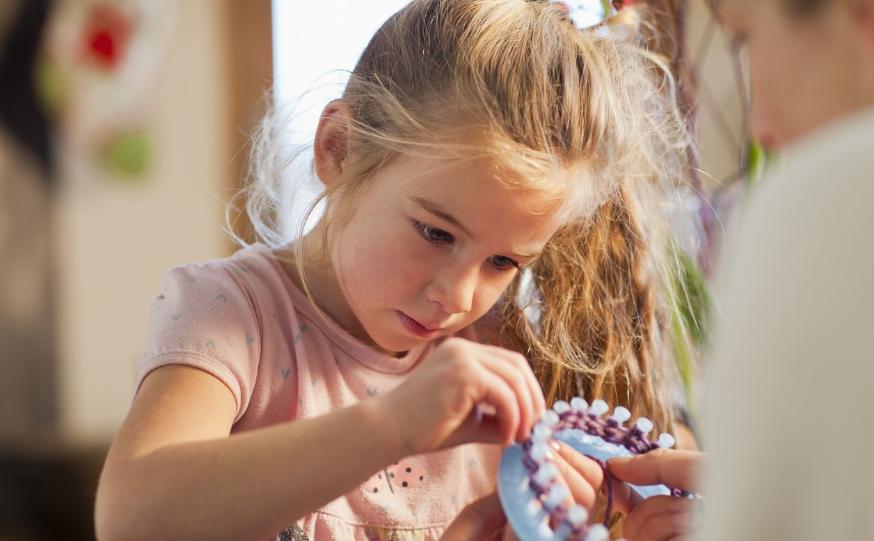 小孩子执拗怎样正确引导孩子成长,孩子太懂事真的好吗