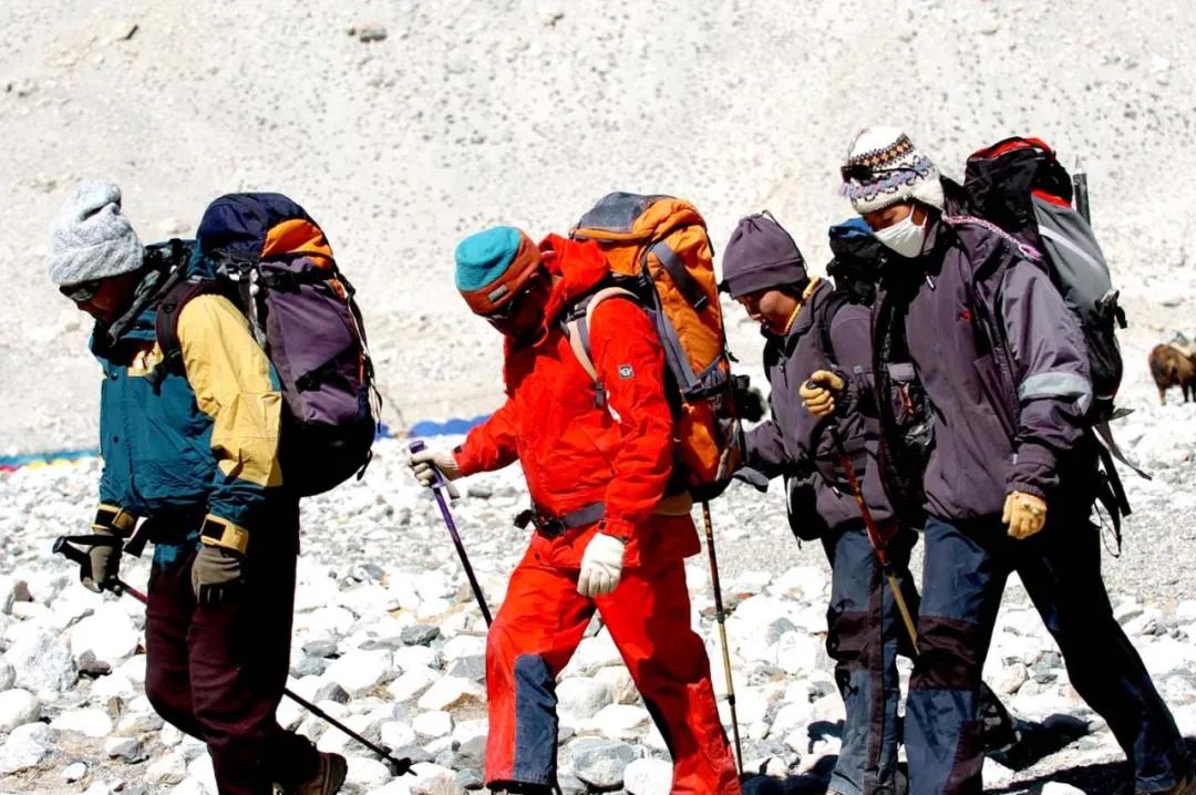 成功登顶引惊呼图片,登顶成功现场图太震撼了