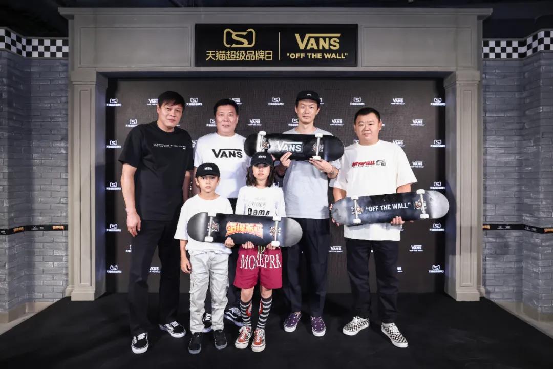 范志毅和谁一起踢球,范志毅签约vans