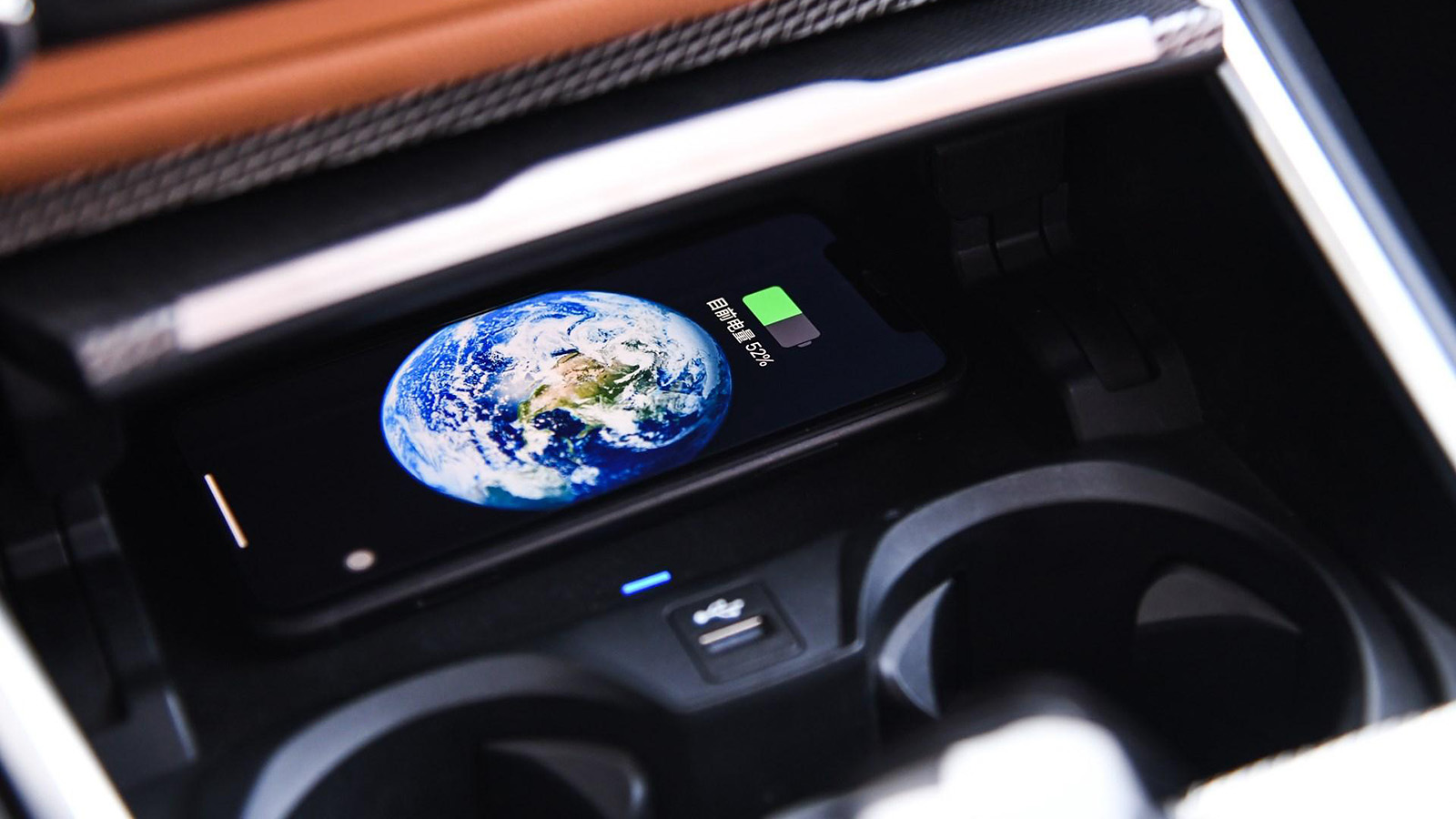 宝马330iM对比奔驰AMGA35L同价位/国产/性能/小弟车如何选?