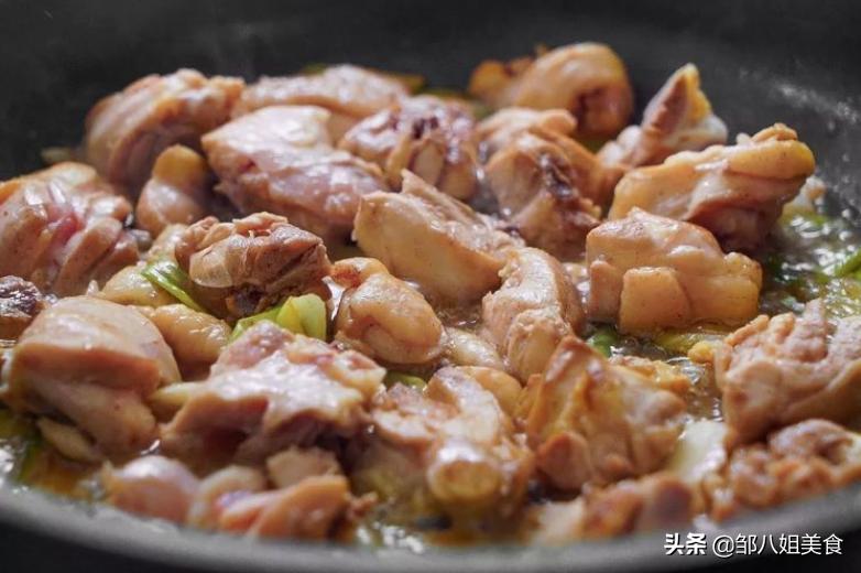炒鸡怎么做鸡肉发甜,食堂大锅菜木耳炒鸡肉怎么炒好吃