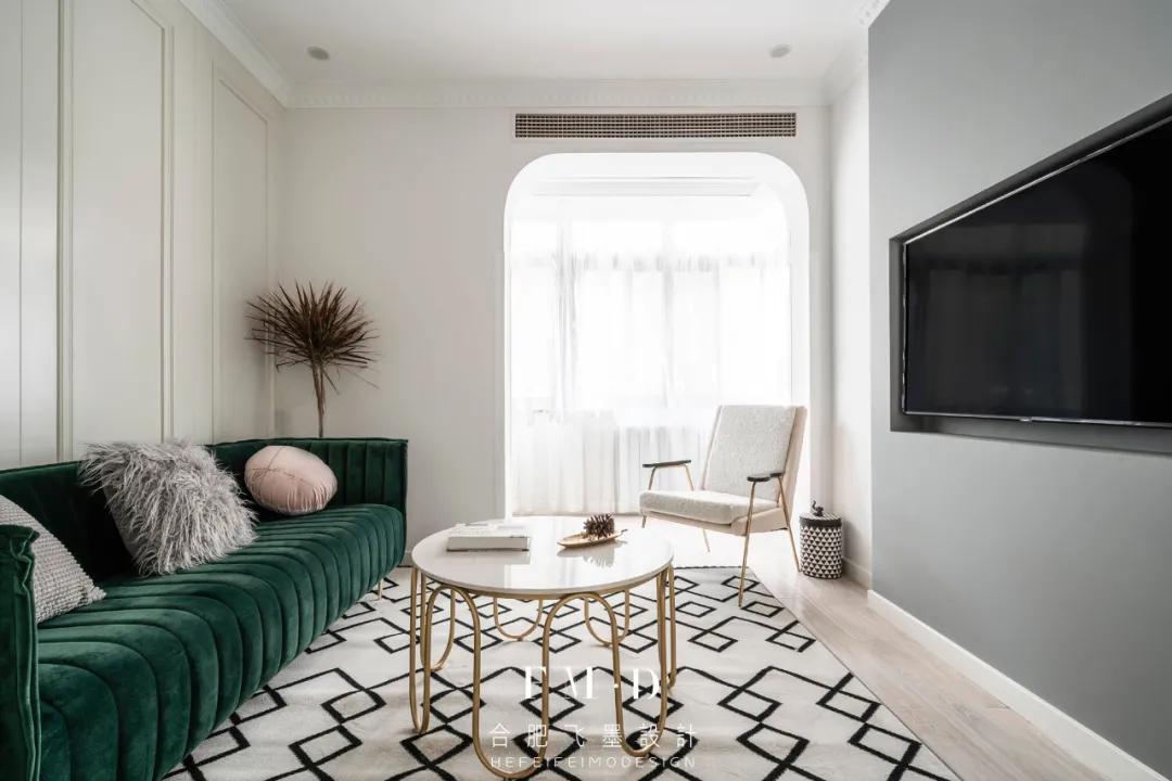 11层顶楼带阁楼露台,顶层带阁楼露台和底层带院子