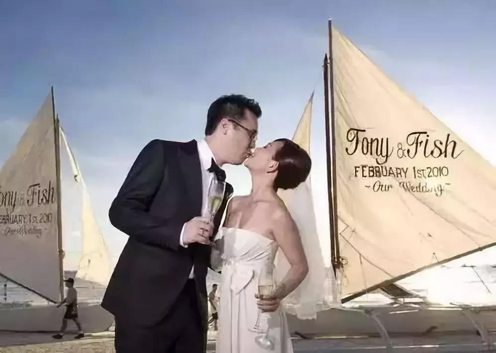 梁静茹离婚后再唱情歌视频,梁静茹离婚后首次露面完整版