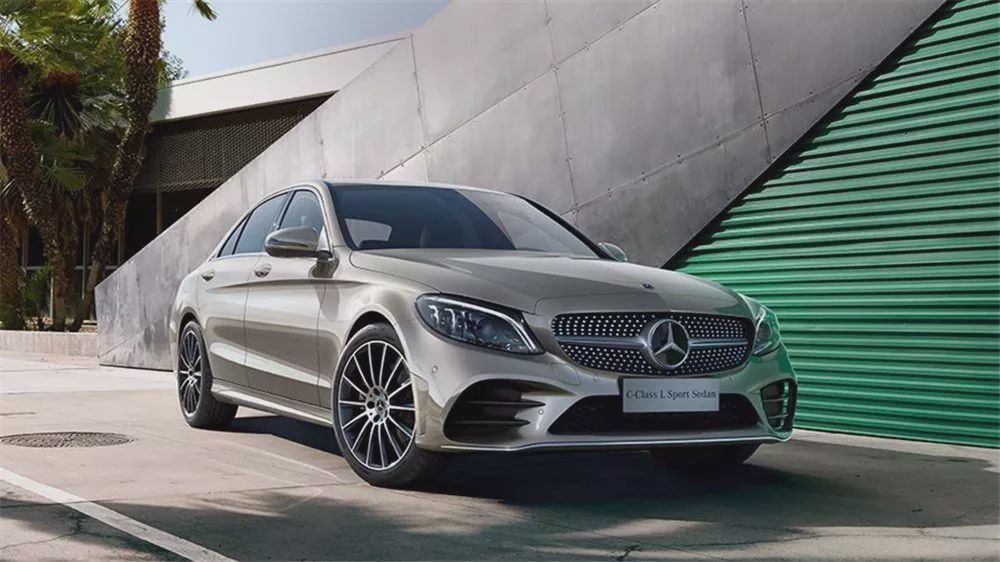 奥迪a4l45quattro臻选动感型,18款奥迪a4l45quattro试驾