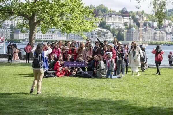 起底组织万人游瑞士的“婕斯”：有会员花上万美元“保级”换免费游