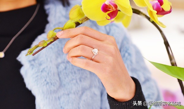 戒指尺寸小了自己怎么调大,戒指尺寸大小多大才合适