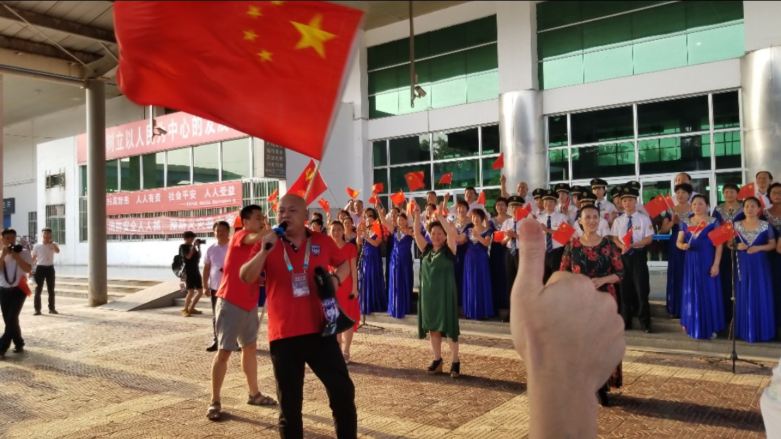 中甲第23轮：《中国万岁，我是护旗手》红动渭南火车站