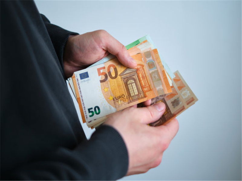 55岁想做小生意做什么会赚钱,50岁以上还能做点什么小生意