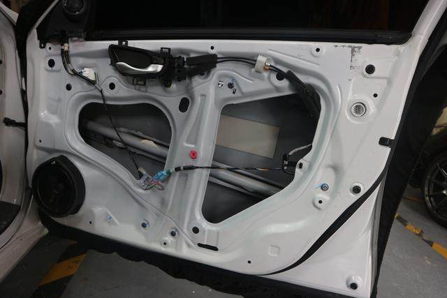 除了“起步无敌,180过弯”,本田思域的音响同样让豪车望尘莫及