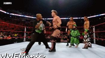 拳王暴打wwe,施瓦辛格一拳打倒wwe