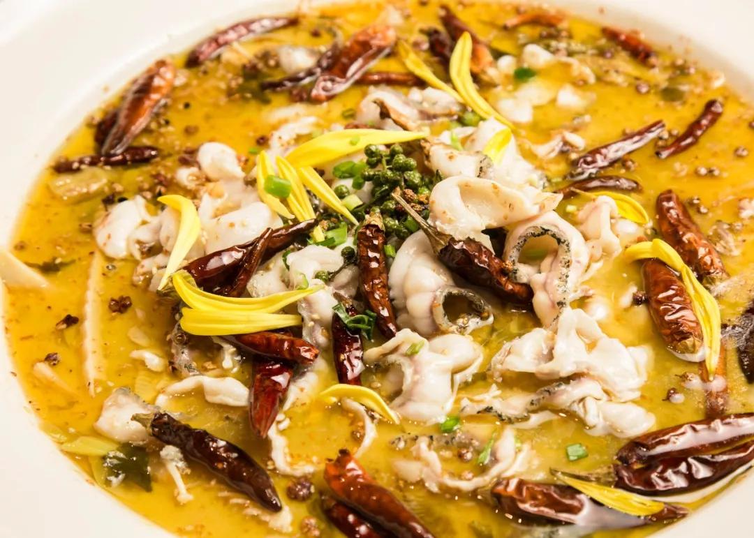 在“卡通乐园”吃“瘦瘦鱼”，一份大过脸盆，居然不到50元