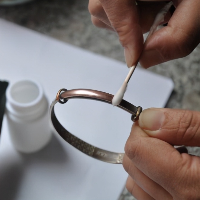 银手镯氧化了生活小妙招怎么清洗,银手镯氧化了在家用什么办法清洗