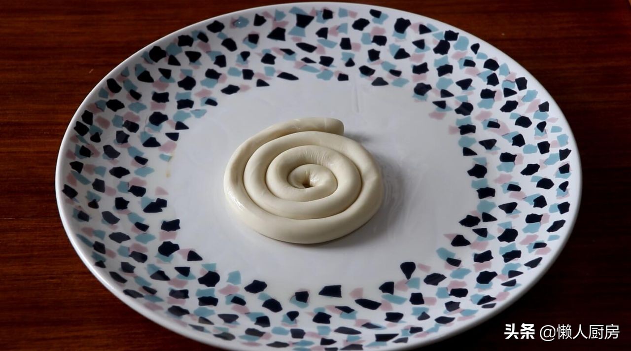 1斤面粉1个鸡蛋教你在家自制拉面,普通面粉拉面的做法全过程