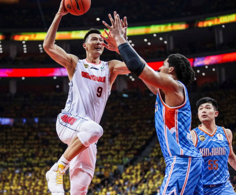 cba穿的李宁篮球鞋,李宁赞助cba都给点什么鞋