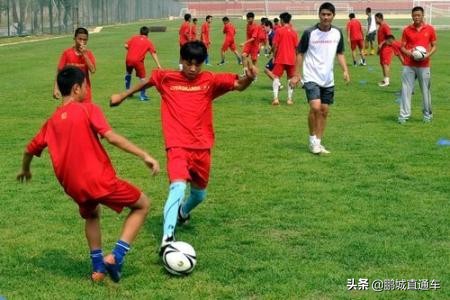 深圳5人制足球场有人踢吗,深圳哪里有足球场可以踢