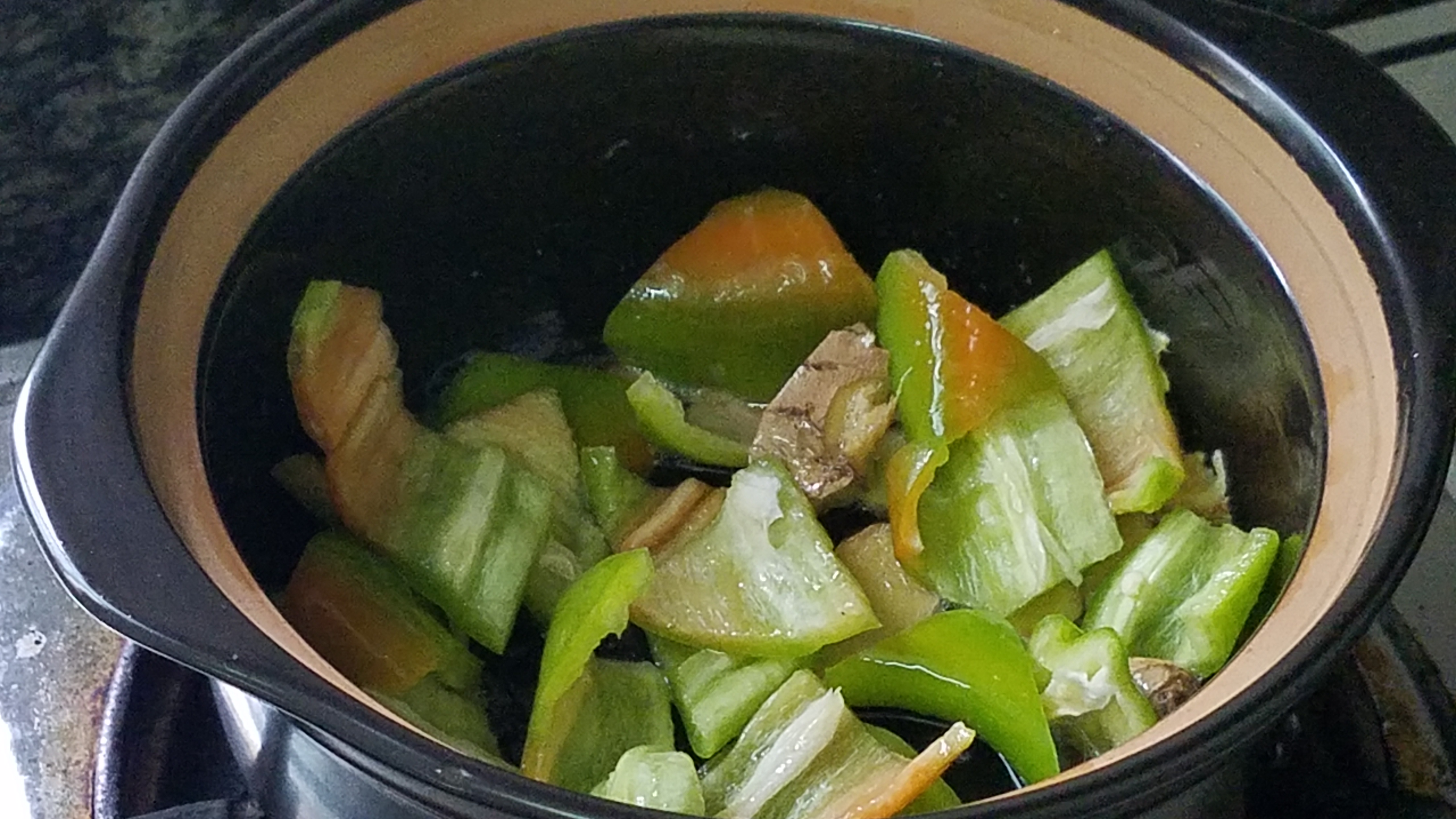 香喷喷的鸡肉煲,鸡肉香嫩的制作方法