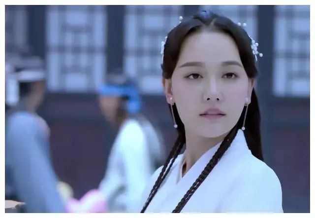 呕了……看完这部《新白蛇传》，我想向“四千年美女”道歉