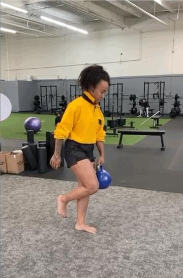 膝盖积水怎么办？不要只静养了，4个动作帮你有效缓解