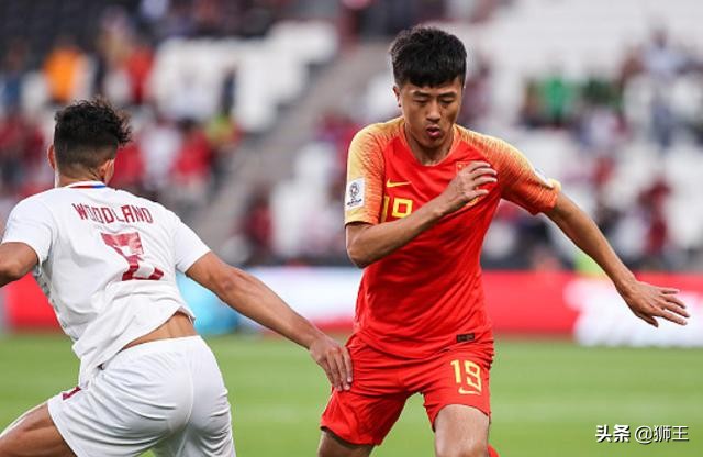 一点儿不好笑，蹴鞠老板停球出界算什么，国脚停球失误才叫业余