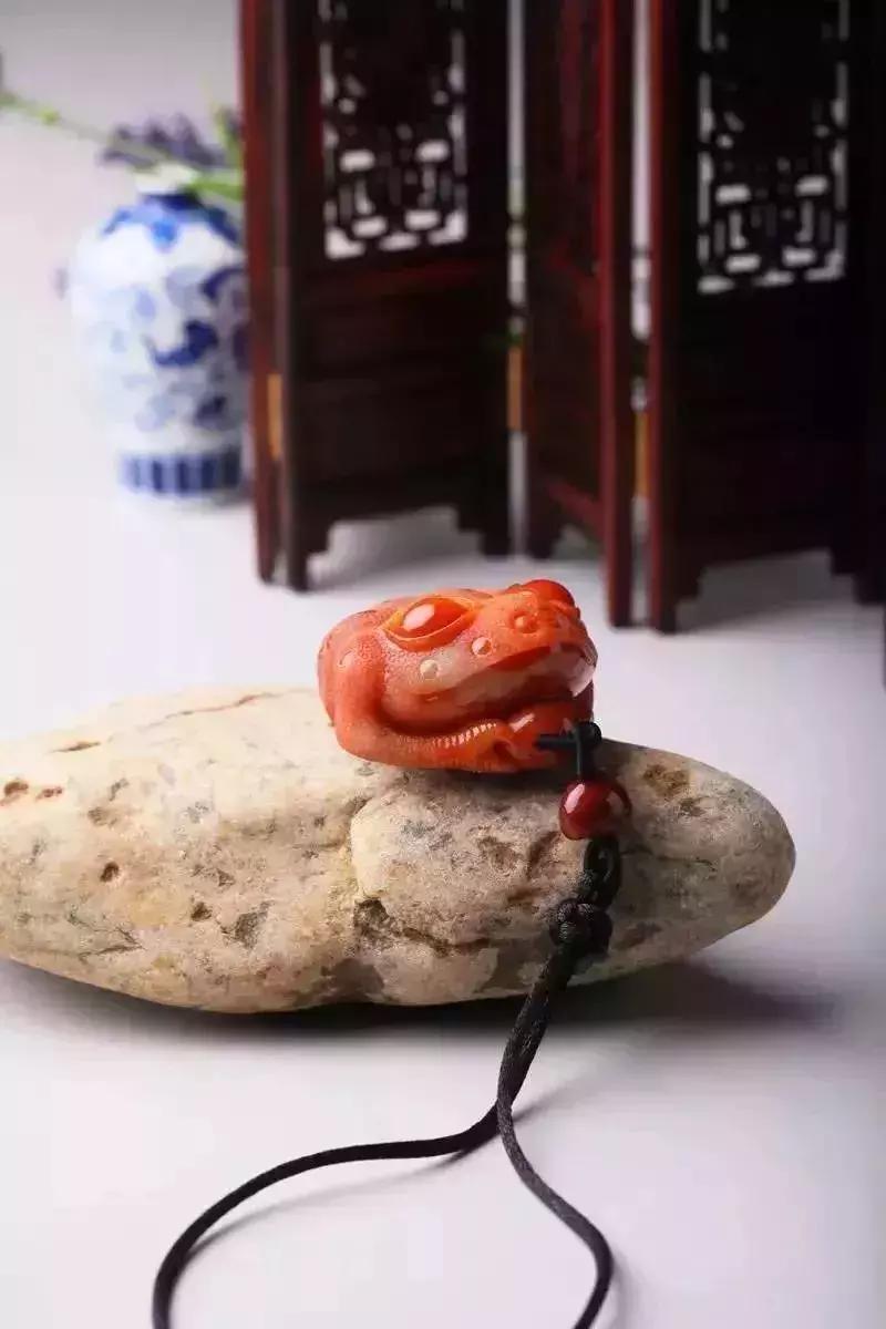 6类人群、30种翡翠。翡翠可不能随便送人，现在看还不晚！